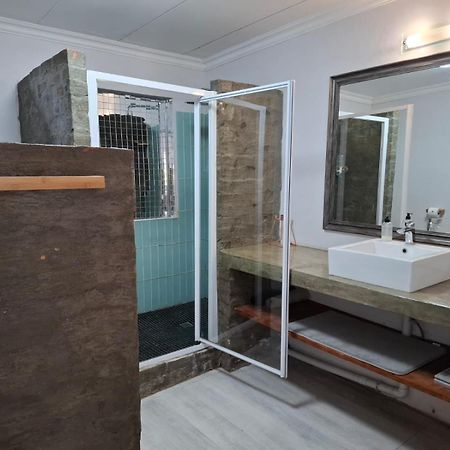Emmaus Apartment Bloemfontein Bagian luar foto