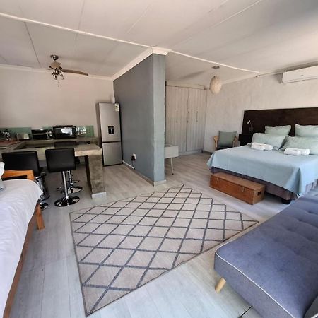 Emmaus Apartment Bloemfontein Bagian luar foto
