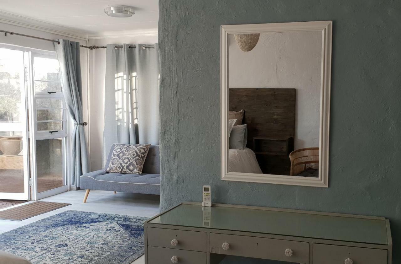Emmaus Apartment Bloemfontein Bagian luar foto