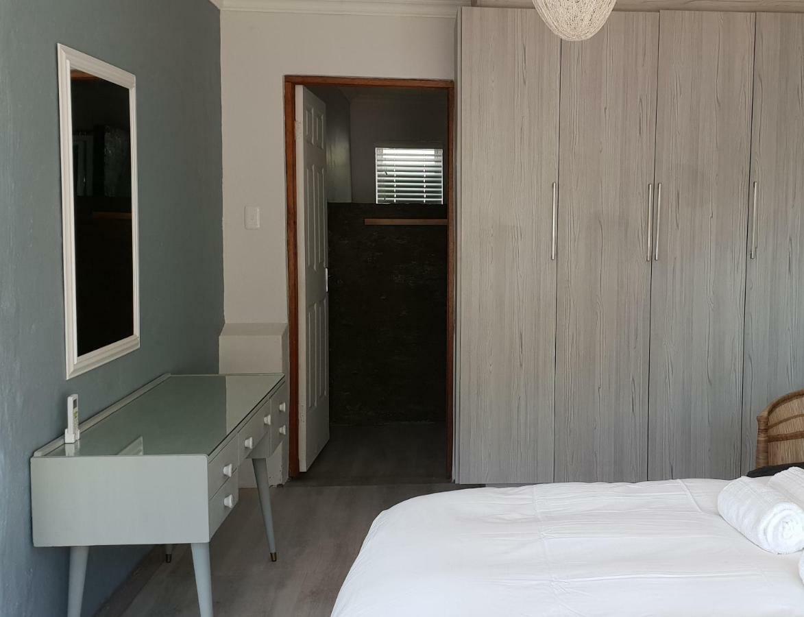 Emmaus Apartment Bloemfontein Bagian luar foto
