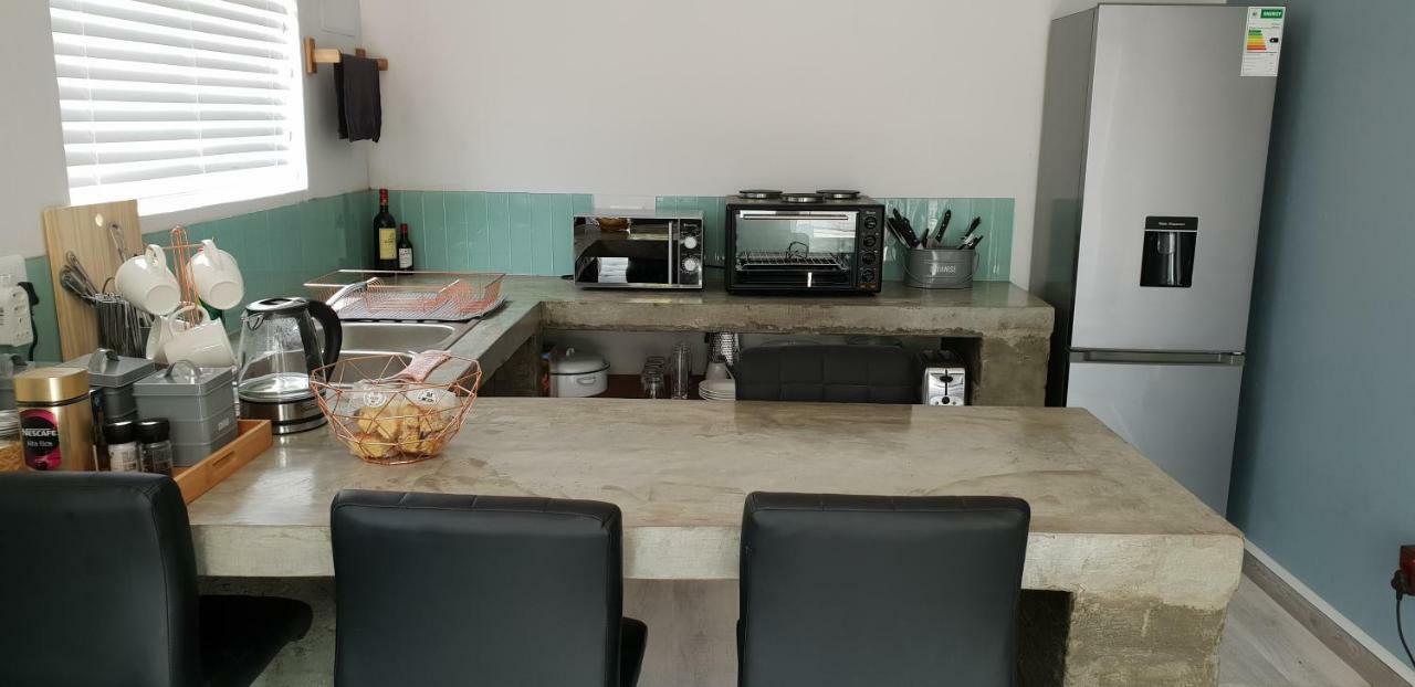 Emmaus Apartment Bloemfontein Bagian luar foto